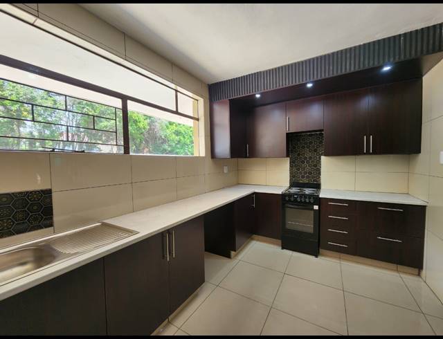 2 BEDROOM TOWNHOUSE FOR SALE IN THREE RIVERS PROPER